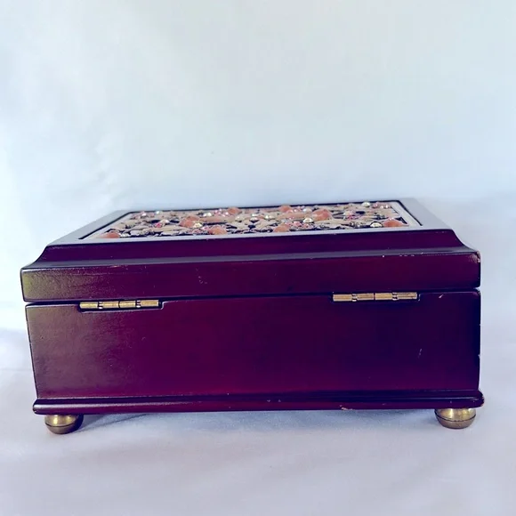 LIKE NEW ❤️ STUNNING STONES EMBROIDERY LID TIMELESS CLASS CHARM WOODEN MUSIC BOX - Picture 7 of 15